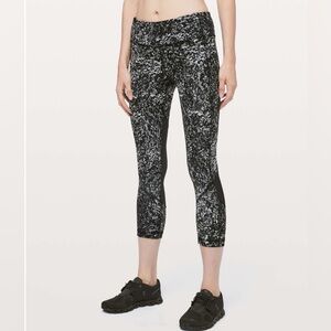 LULULEMON SIZE 6 Pace rival crop/ Achromatize ice grey black